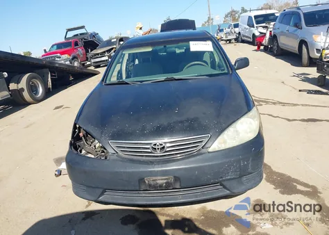2005 Toyota Camry Le z USA, uszkodzony, nr VIN 4T1BE32K75U054367
